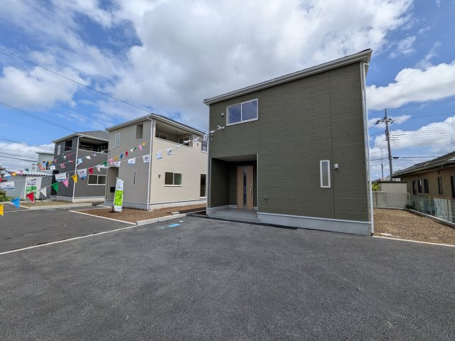 小美玉市羽刈　第3　新築戸建て　3号棟の前面道路含む現地写真|写真だけでは伝わらない快適さを、ぜひ現地で体感しませんか？
即日見学可能です！平日のご案内も可能です♪
お気軽にお問合せまたはお電話ください！
0297-86-8370まで【リアライズ不動産】