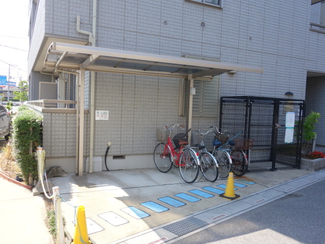 鳩ヶ谷一番館のその他共用部分|★敷地内屋根付き駐輪場★