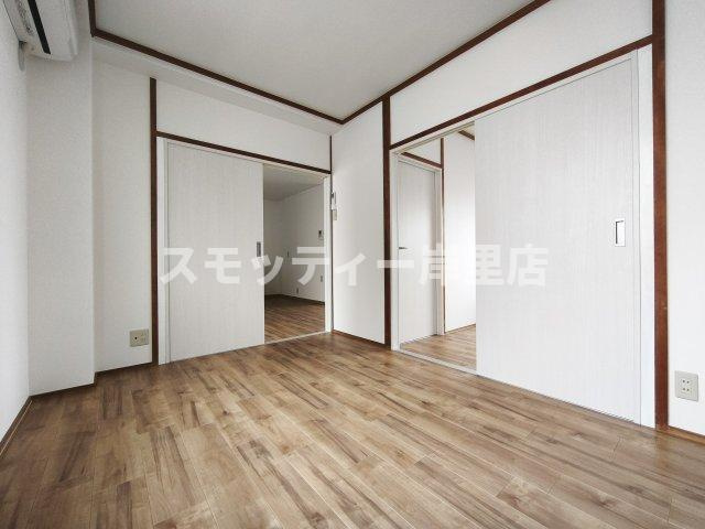 ハイツ御崎館の洋室