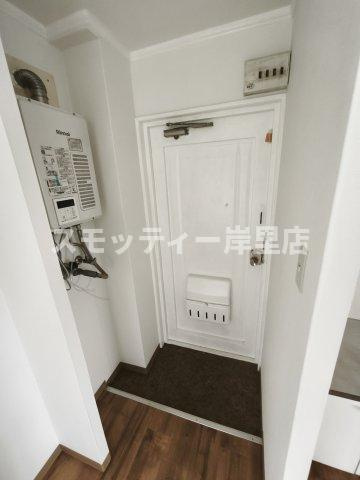 ハイツ御崎館の玄関