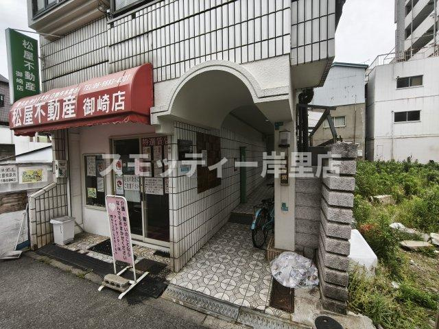 ハイツ御崎館のエントランス