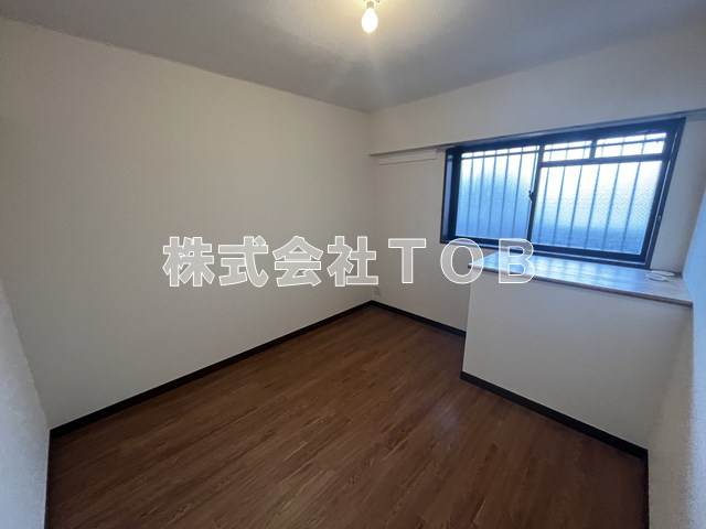 【洋室】 | 第2ゼルコーバ烏山 | 同間取り反転タイプ写真です