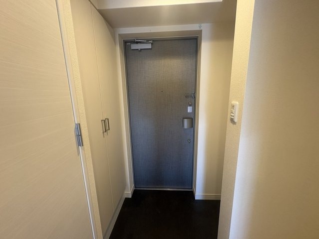 ファステート江坂ランウェイの玄関