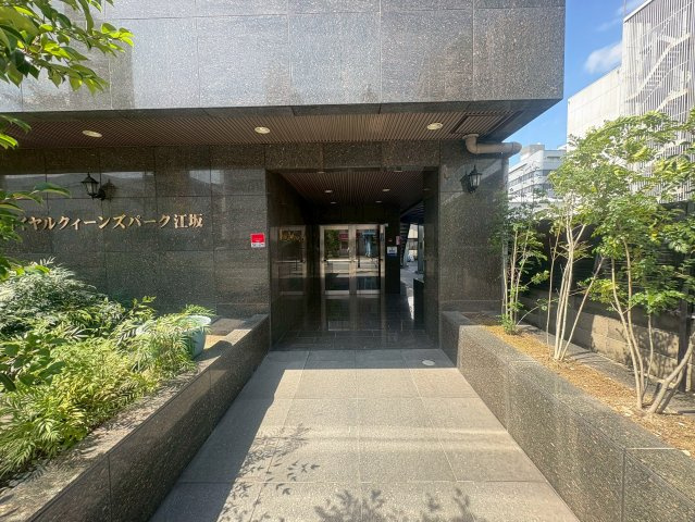 ROYAL　QUEENS　PARK江坂のエントランス