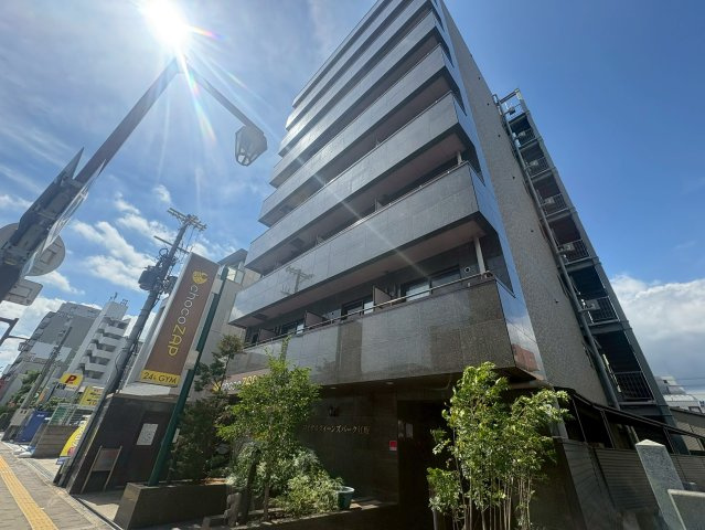 ROYAL　QUEENS　PARK江坂の外観