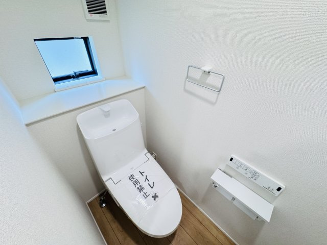 柏市南増尾３丁目新築戸建【土南部小学校：10分】のトイレ|温水洗浄暖房便座つきトイレ