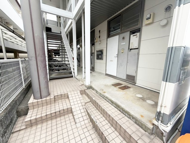 フォレスタ山手町のエントランス