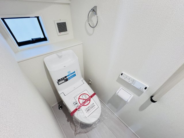 柏市南増尾８丁目新築戸建（南増尾23期）のトイレ|温水洗浄暖房便座つきトイレ