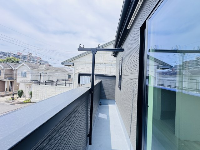 柏市南増尾８丁目新築戸建（南増尾23期）のバルコニー|寝室前・南向きバルコニー・日当たり良好♪