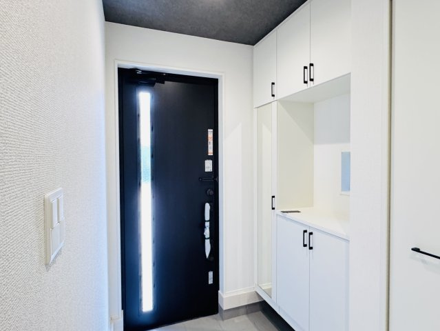 柏市南増尾８丁目新築戸建（南増尾23期）の玄関|玄関ホール・容量たっぷりシューズボックス