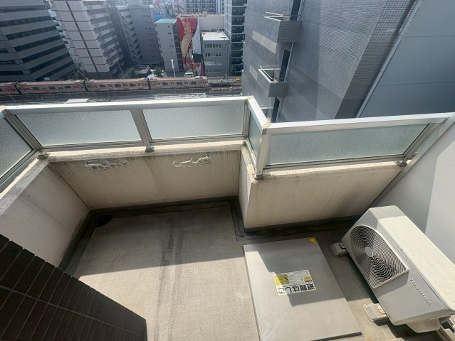 オリエンタル江坂のバルコニー