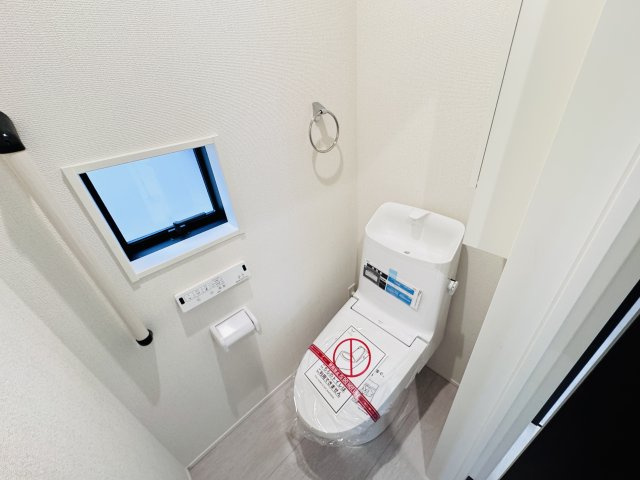 柏市南増尾８丁目新築戸建（南増尾23期）のトイレ|温水洗浄暖房便座つきトイレ