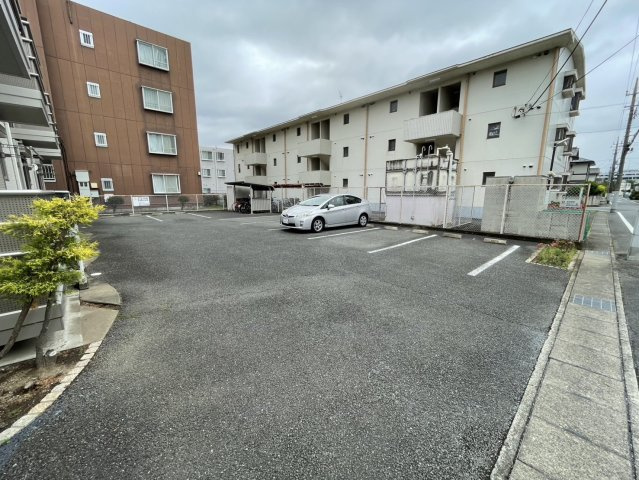 【駐車場】 | ルミエールＦ