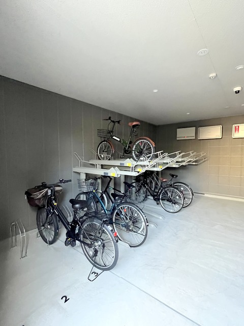 メゾン・クリザンテーモのその他共用部分|★屋根付き駐輪場★