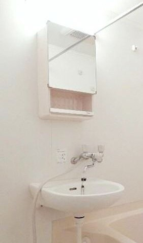 中央区新川１丁目の賃貸マンションの洗面所