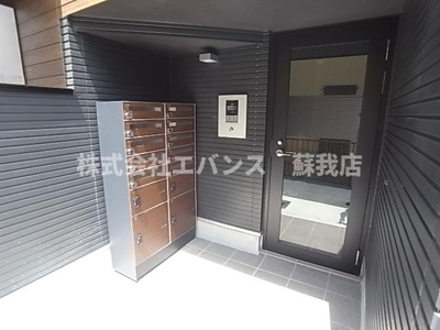 【エントランス】 | クレセントパーク末広 | 落ち着いたエントランスです