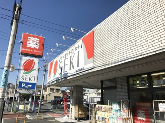 ドラッグストアセキ 堀の内町店まで500ｍ