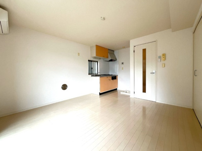 【洋室8.5帖】　家具配置しやすいお部屋です★