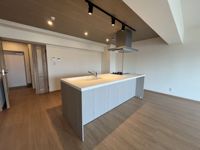 【キッチン】 | ホワイトパレス香住ヶ丘A | パンづくりやパーティ、大勢でお料理するのに大活躍のアイランドキッチン♪