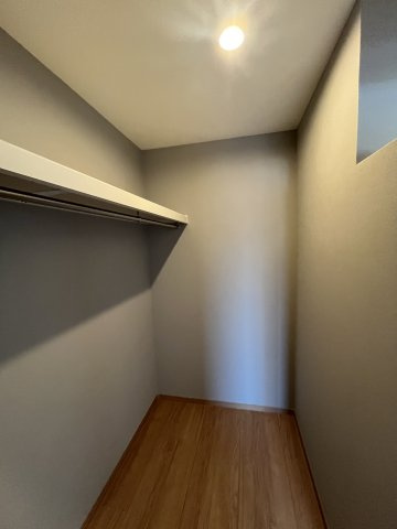 【収納】 | ホワイトパレス香住ヶ丘A | 居室の収納が大きくて使いやすそうです！
季節家電や、お洋服が多い方も安心です♪