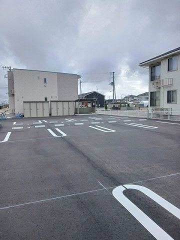 モデルノ　プラシードの駐車場