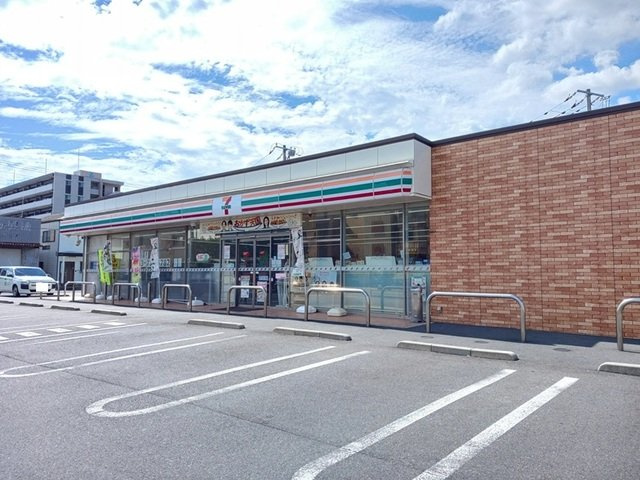 ゼファーの周辺|セブンイレブン光駅前店まで900m