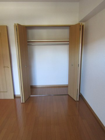 パークサイド三好ヶ丘の洋室