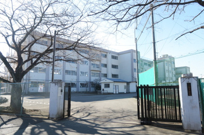 八王子市立四谷中学校まで750ｍ