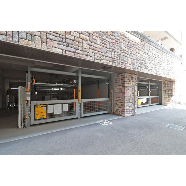 スプランディッド安土町の駐車場