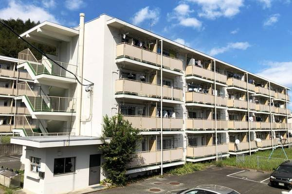ビレッジハウス河内第二1号棟の外観