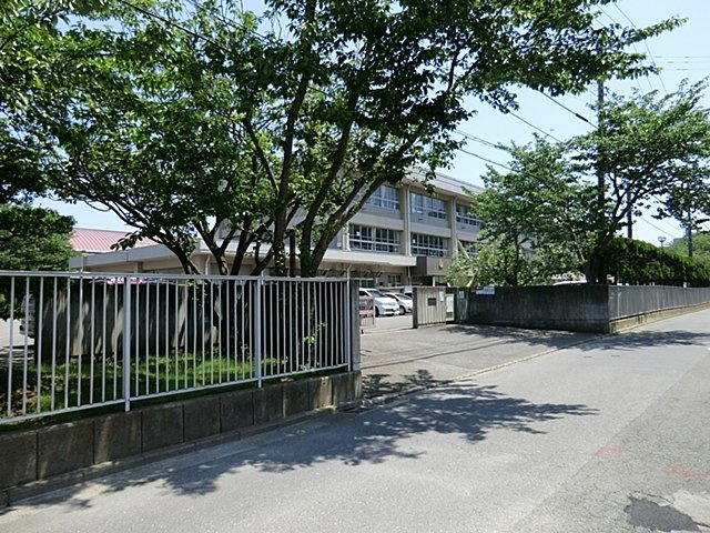 横須賀市立神明小学校まで550ｍ