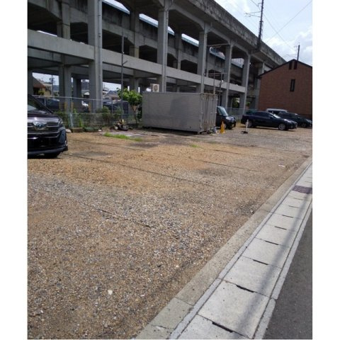 岐阜市松鴻町１丁目の駐車場の外観