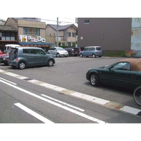 加納本町６丁目駐車場の外観