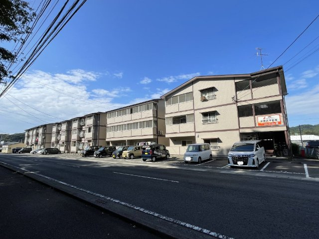 ファーストインハピネスの駐車場