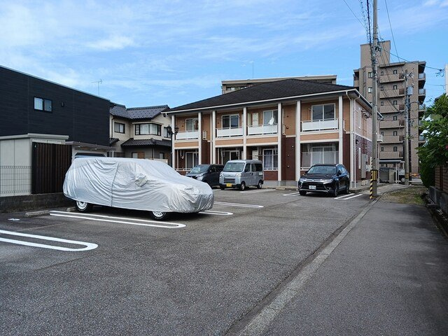 モワメームの駐車場|駐車場があります