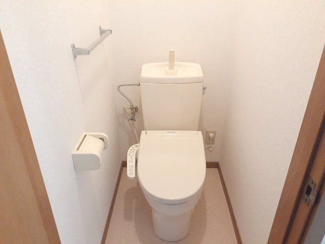 ア・ラ・モード　Ｂのトイレ|清潔感のあるトイレです