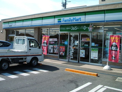 【周辺】 | グランエステート | ファミリーマート 一色前新田店まで700m