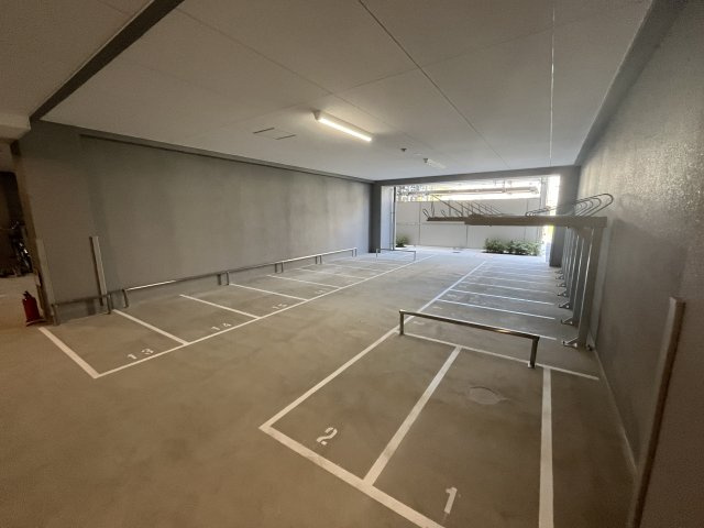 セレニテ江坂ミラク　仲介手数料無料の駐車場