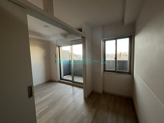 Alivis Shimo-Shinjo SoL TERRACEの洋室