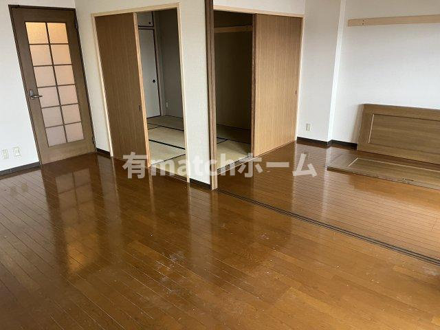 アビタシオン長尾駅前の居間・リビング