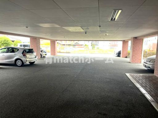 アビタシオン長尾駅前の駐車場