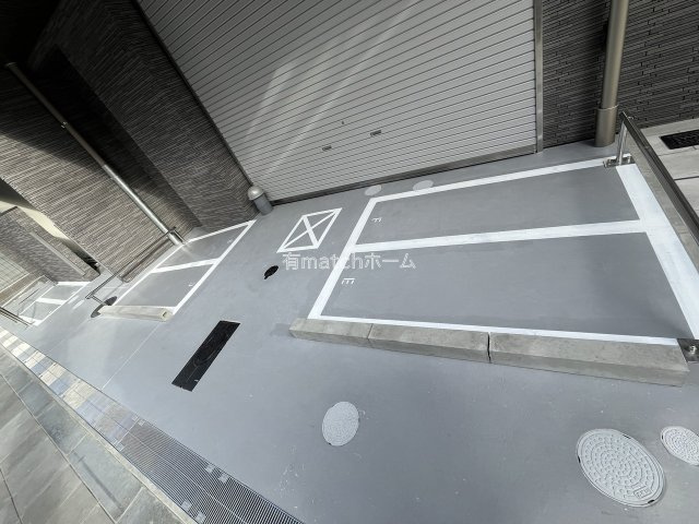 ミラージュパレス本町Departの駐車場