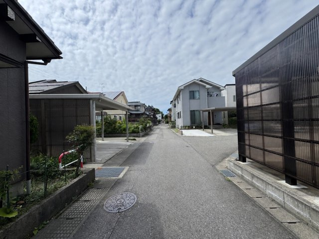 江南区亀田水道町4丁目　土地の前面道路含む現地写真