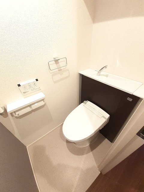 アン　ハヤシ　インクのトイレ