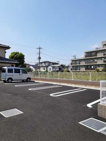 ミニョン・ジェルメ　弐番館の駐車場
