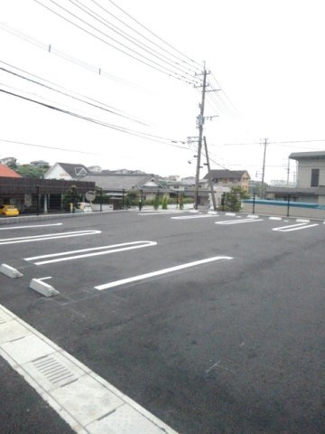 エレガンスヒルの駐車場