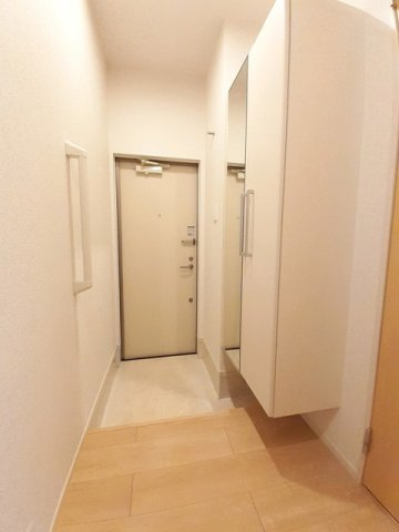 コンテ　ソレイユの玄関