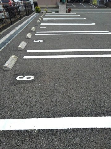 Ｌｉｂｅｒｔｙ東合川の駐車場