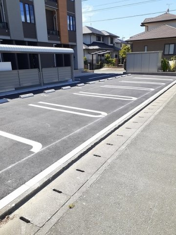 ツインズの駐車場