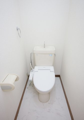 クマノハイツのトイレ|別部屋同間取りのお写真となります。参考にご覧くださいませ。